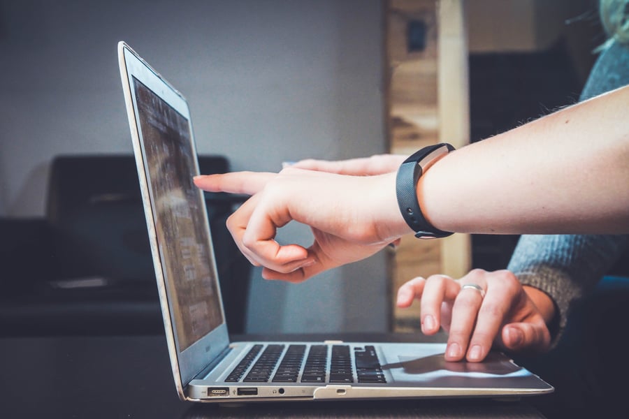https://2605195.fs1.hubspotusercontent-na1.net/hubfs/2605195/Blog%20Bilder/SAP%20HCM%20und%20SAP%20SuccessFactors%20Wo%20liegen%20die%20Unterschiede-1.jpg